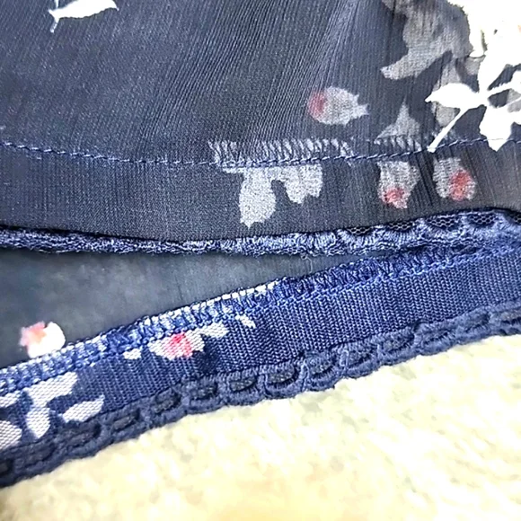 Abercrombie & Fitch Floral Navy Blue Sheer Blouse Top Size Medium - Picture 3 of 8